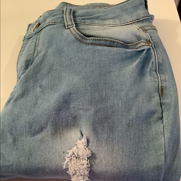 Light wash distressed stretch jeans - Picture 1 of 4